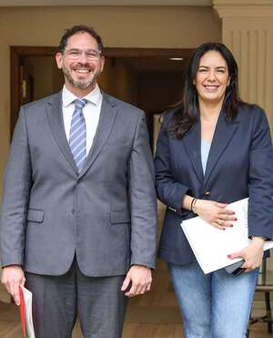 Peña establece por decreto la nueva Política Energética del Paraguay al 2050 - Economía - ABC Color