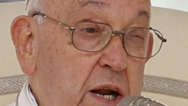 Papa pide a ricos que paguen más impuestos