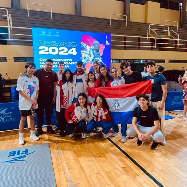 Team junior femenino de esgrima conquista plata en Rosario