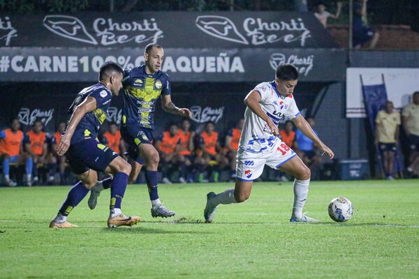 Nacional gana y mete presión al líder