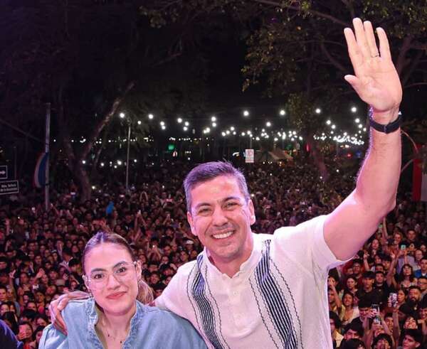 Video: abuchean a Santiago Peña durante el concierto en calle Palma - Nacionales - ABC Color