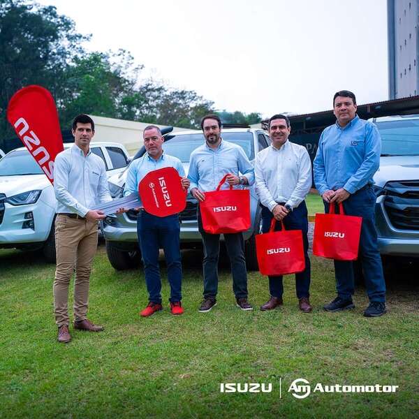 Isuzu entrega nueva flota de D-Max a UPL Paraguay - Empresariales - ABC Color