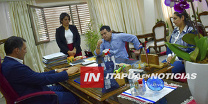 INTENDENTE DE TRINIDAD RECEPCIÓN DE TRACTOR PARA PEQUEÑOS PRODUCTORES - Itapúa Noticias