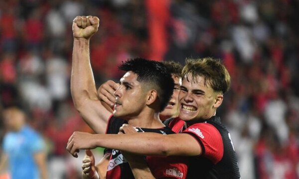 Versus / Saúl Salcedo reaviva su cuenta goleadora en el fútbol argentino