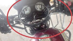 Herrero causa furor con su porta tereré para motocicleta
