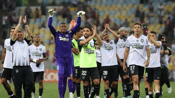 Versus / Botafogo gana in extremis y sigue al frente del Brasileirao
