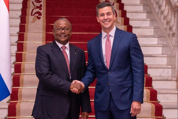 Paraguay y Guinea-Bisáu fortalecen sus relaciones diplomáticas con la visita del presidente Umaro Sissoco Embaló