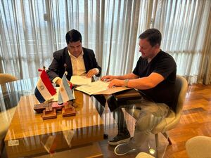 REUNIÓN ENTRE LA MUNICIPALIDAD DE HOHENAU Y LA EBY PARA PROYECTO DE CRÍA DE PECES - Itapúa Noticias