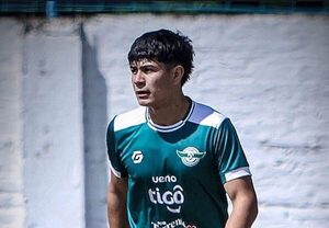 ¡Joven pelotero se hace viral, relatando su día a día para llegar a su práctica de fútbol!