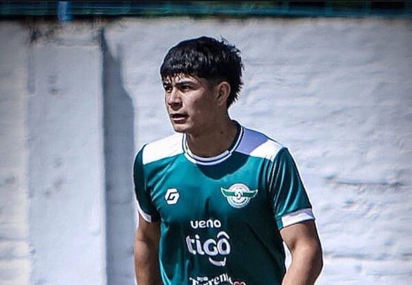 ¡Joven pelotero se hace viral, relatando su día a día para llegar a su práctica de fútbol!
