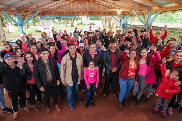 Gobierno entregó 132 viviendas a familias del departamento de Itapúa - .::Agencia IP::.