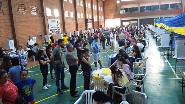 Cooperativa de Luque realiza asamblea con gran participación de socios •