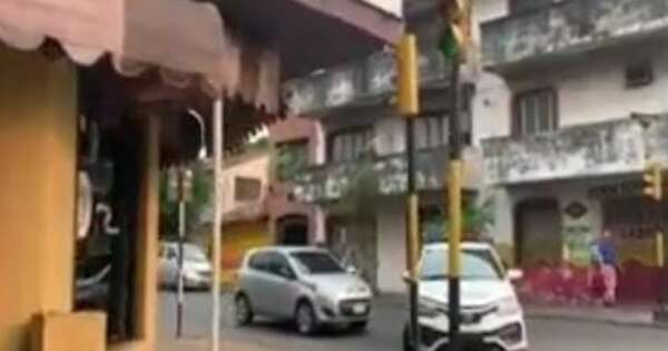 La Nación / Detienen a conductor alcoholizado que se quedó dormido en plena avenida de Asunción