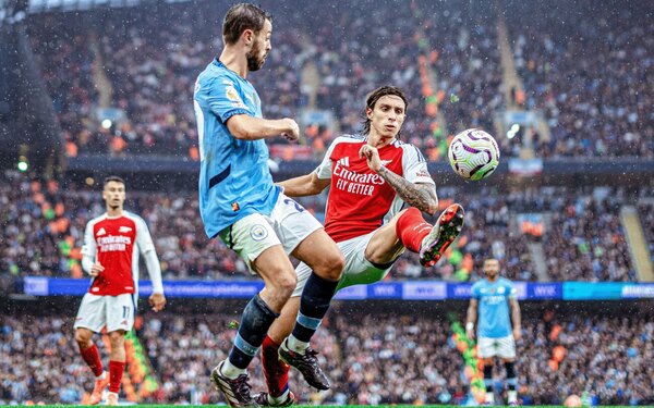 Versus / Manchester City logra milagroso empate ante Arsenal para quedar como único líder