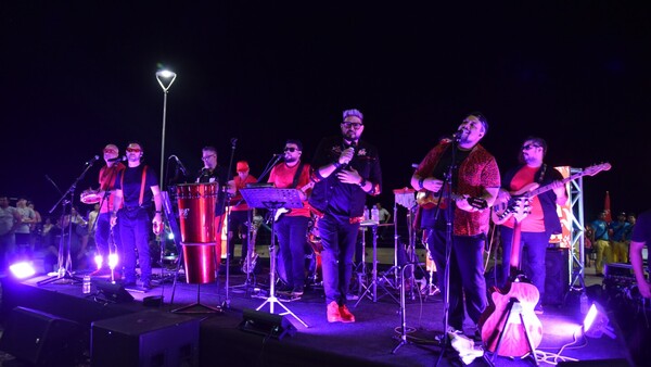 El grupo Ondarapai encendió el escenario de la Costanera Sur de Asunción