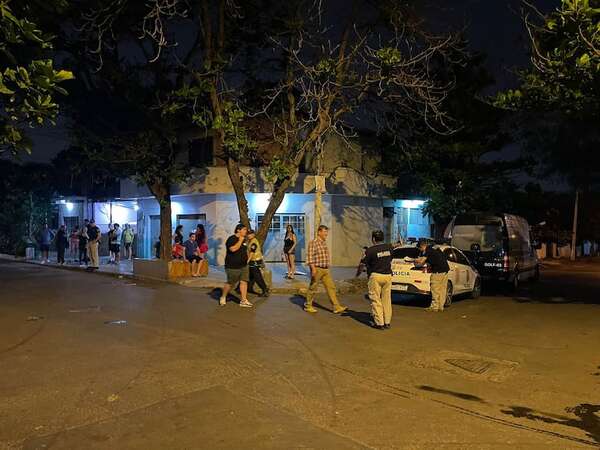 Hinchas de Olimpia dispararon al aire y tiraron botellas contra vivienda en Asunción - Policiales - ABC Color