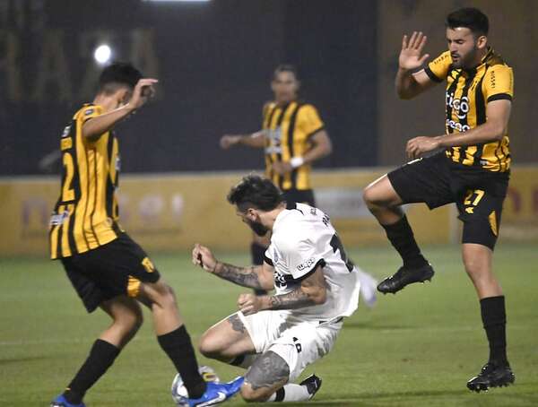 Guaraní 0-Olimpia 0: Clásico movido e incompleto - Fútbol - ABC Color