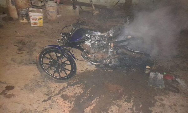 Borracho incendió motocicleta de su cuñado