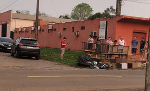 Joven motociclista muere tras chocar contra una camioneta en Coronel Oviedo - Noticiero Paraguay