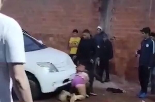 Arrollan a tres mujeres en medio de trifulca