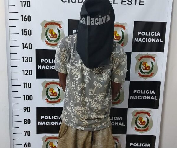 Atrapan a delincuente que intentó hurtar autorradio