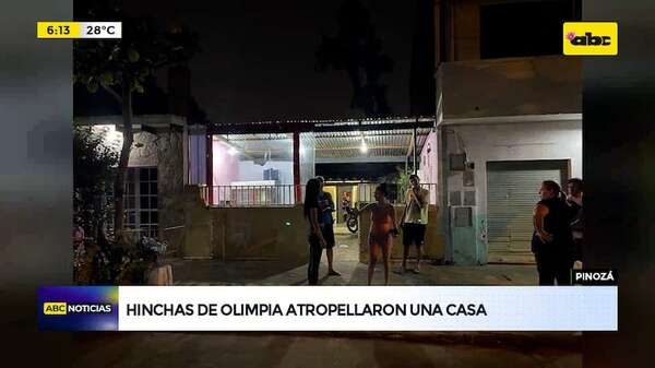Video: Hinchas de Olimpia atropellaron una casa y realizaron disparos al aire - ABC Noticias - ABC Color