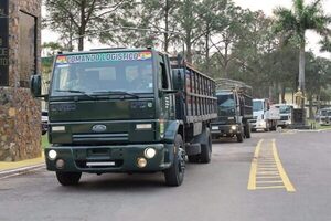 Nuevo convoy de 26 camiones cisterna lleva 370.000 litros de agua para pobladores del Chaco