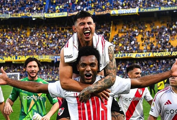Versus / Lo hinchas de River quedaron rendidos ante Adam Bareiro después del supeclásico