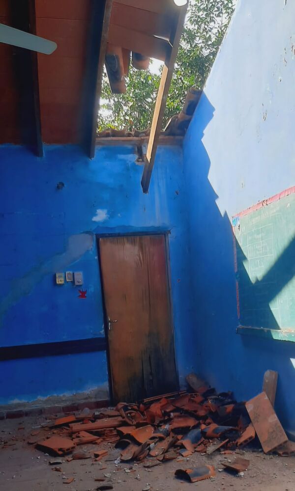 Cae Techo de Escuela en Paso Horqueta