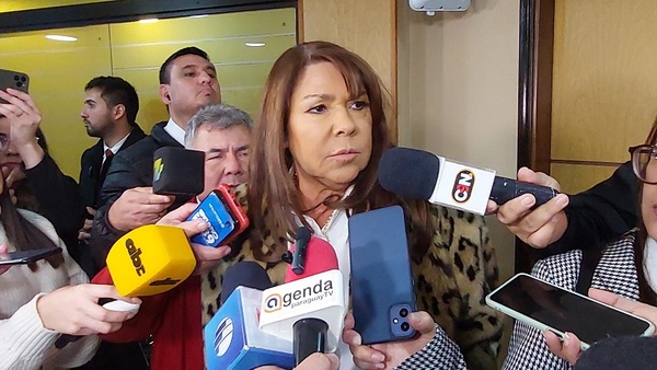 Celeste califica de “vergonzoso” uso de camioneta con combustible del Senado para fines personales