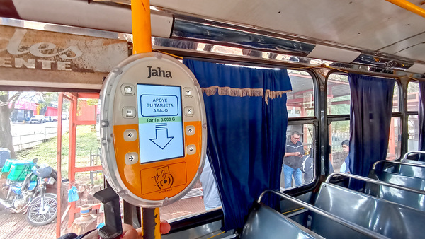 Para que funcione el billetaje electrónico, MEC deberá proveer tarjetas estudiantiles - La Clave