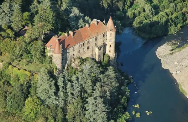 Impresionante castillo francés que tiene más de 1.000 años - La Clave