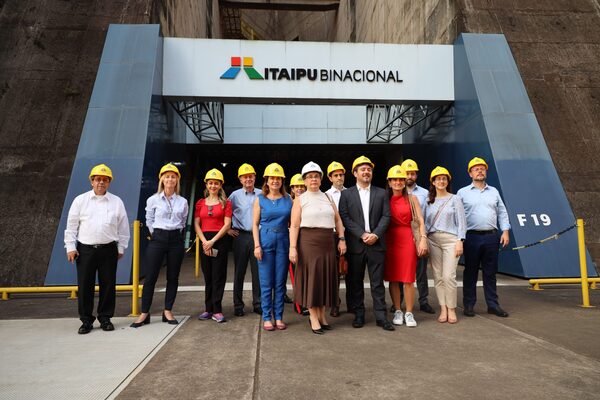 Presidenta del FONPLATA destaca interés de Itaipu para incentivar proyectos estratégicos - La Clave