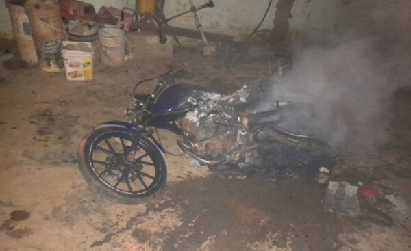 Incendió la motocicleta de su cuñado
