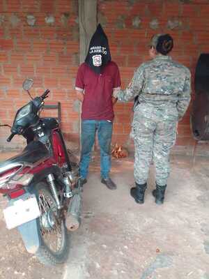 Aprehenden a hombre por hurto agravado y recuperan motocicleta robada en Barrio Oga Renda