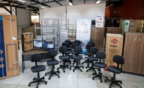 Hospital Regional recibió insumos y mobiliarios