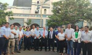 Entregan 10 patrulleras a distritos de Cordillera con el objetivo de fortalecer la seguridad - Nacionales - ABC Color