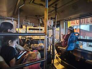 Pasajeros quedaron encerrados en un colectivo de la Línea 27 - Crónicas Ciudadanas - ABC Color