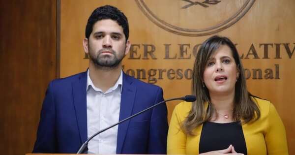 La Nación / Kattya González y Raúl Benítez se retiran del PEN