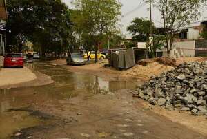 Desagüe pluvial del Abasto: Peligrosas condiciones por señalización deficiente - Nacionales - ABC Color