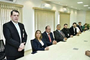 Cuestionado hurrero cartista percibe millonario salario en el PTI y como vicedecano de la FAFI - La Clave