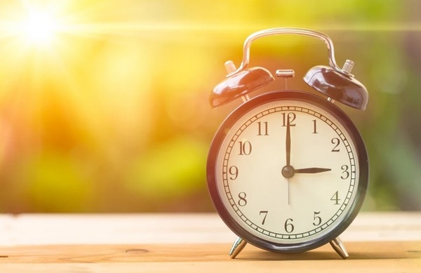 Proyecto que establece el horario de verano como permanente será estudiando en Diputados