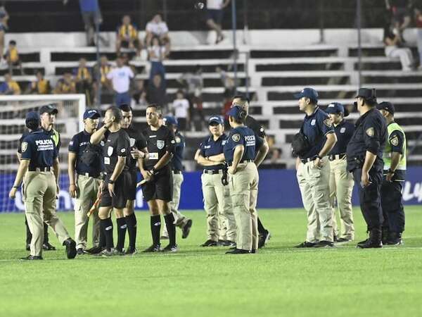 Vídeo: La tensa salida de Álvaro Giménez en medio de insultos de los directivos de Luqueño - Sportivo Luqueño - ABC Color