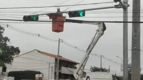 Comuna de Asunción instala 140 nuevos semáforos para mayor “eficiencia en el tráfico”