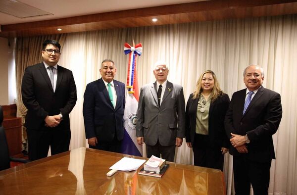 Reunión del presidente de la Corte Suprema y autoridades de la Asociación de Funcionarios de la Carrera Diplomática y Consular