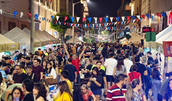 Palma Joven reunió a más de 60.000 personas en el centro de Asunción - .::Agencia IP::.