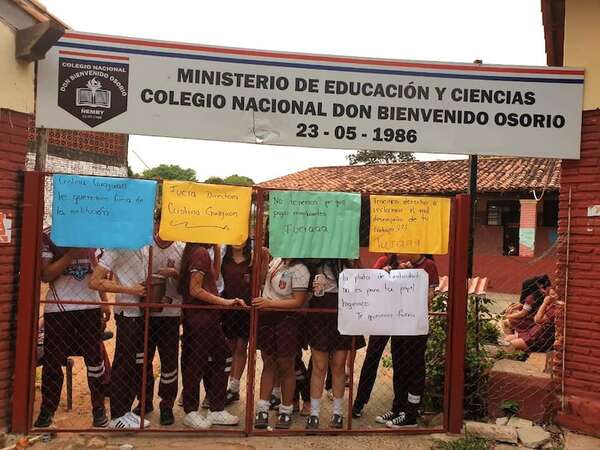 Alumnos siguen con toma de colegio en Ñemby - Nacionales - ABC Color