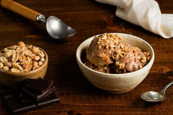Helado con praliné de maní, la receta para refrescarte esta semana - Gastronomía - ABC Color