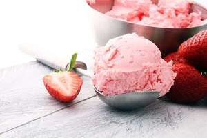 Aprovechá las altas temperaturas y prepará un helado fácil de frutillas - Gastronomía - ABC Color