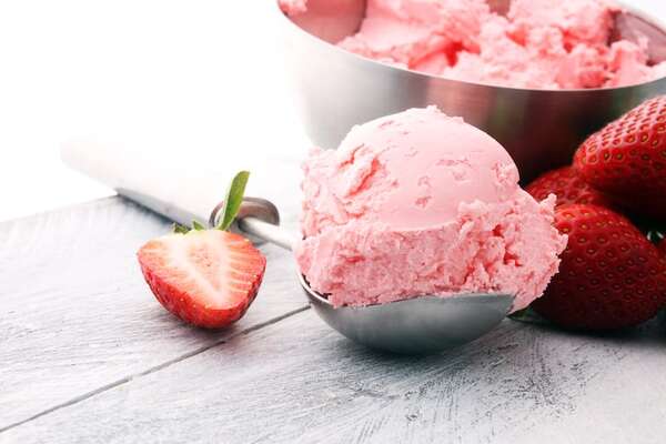 Aprovechá las altas temperaturas y prepará un helado fácil de frutillas - Gastronomía - ABC Color